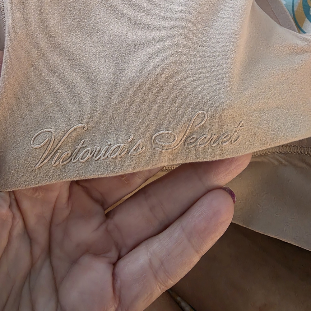 Victoria’s Secret Incredible Bra 36DD | Padded No-Wire Criss Cross Nude - Picture 9 of 9